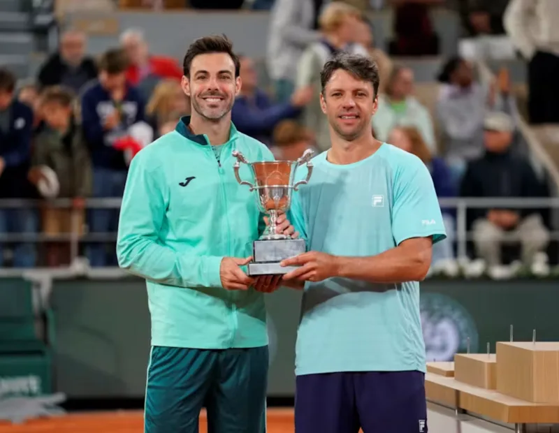 Marcel Granollers và Horacio Zeballos tiếp tục chứng minh sự ăn ý khi bảo vệ thành công danh hiệu đôi nam tại Paris.