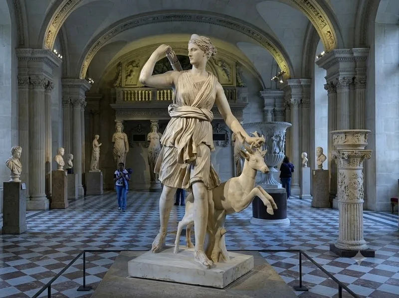 Tượng Artemis Ephesus mang hình thức khác biệt với nữ thần săn bắn quen thuộc trong nghệ thuật Hy Lạp cổ điển.