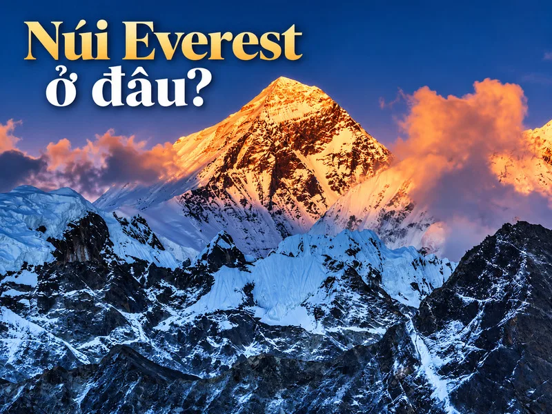 Núi Everest nằm trên dãy Himalaya, ngay đường biên giới giữa Nepal và Tây Tạng.