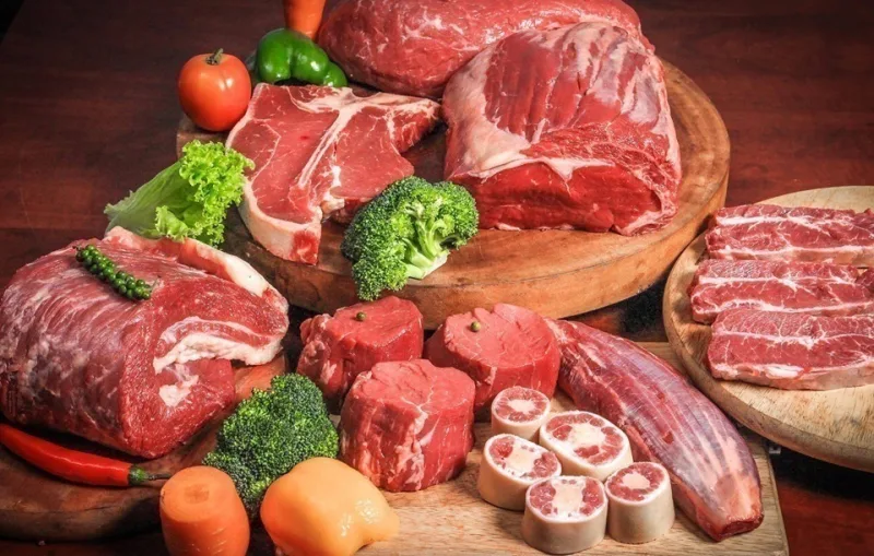 Thịt bò và thịt gia cầm chứa hàm lượng kẽm cao, giúp cơ thể dễ dàng hấp thu vi chất.