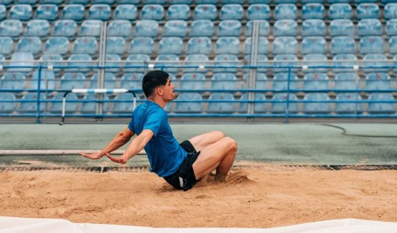 Khoảnh khắc tiếp đất đòi hỏi kỹ thuật hoàn hảo trong môn nhảy xa.