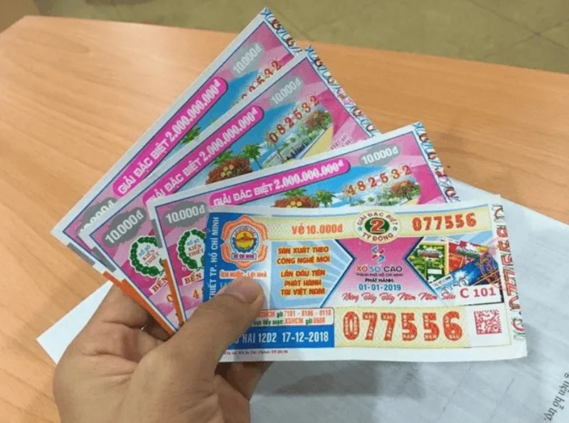 Nằm mơ thấy người lạ cho vé số tượng trưng cho những cơ hội bất ngờ.